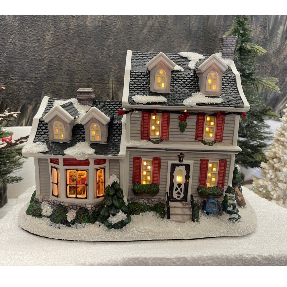 St Nicholas Square NEW ENGLAND HOME 2007 Village Collection Lighted House Boxed